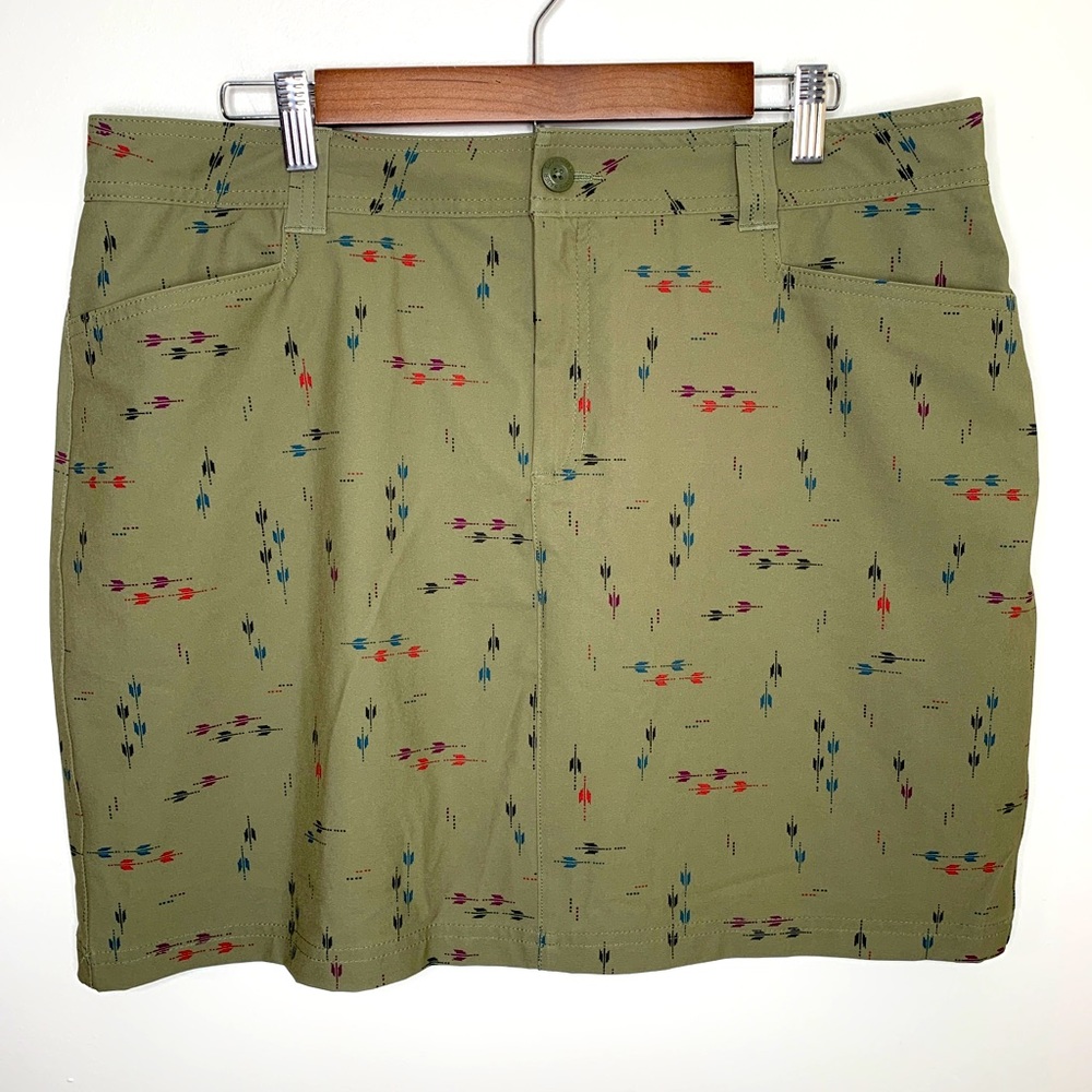 Eddie Bauer Womens Adventurer 2.0 Skort Size 14 Arrow Print Olive Green